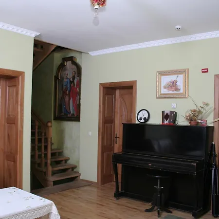 On Dovbush Path Hotel